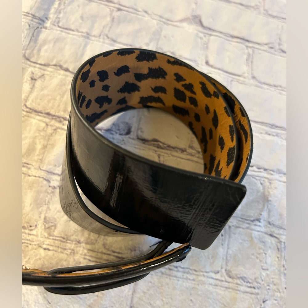 BETSEY JOHNSON BLACK PATENT/ANIMAL PRINT WIDE BELT COVERED BUCKLE BELT SIZE S/M